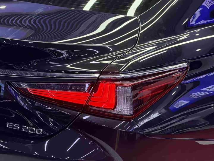 Фото 6 - Lexus ES