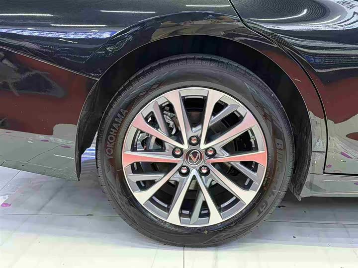 Фото 8 - Lexus ES