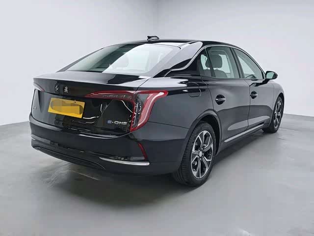 Фото 2 - Hongqi E-QM5