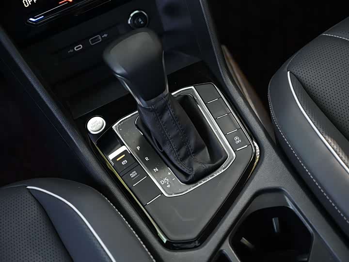 Фото 10 - Volkswagen Tiguan L Pro