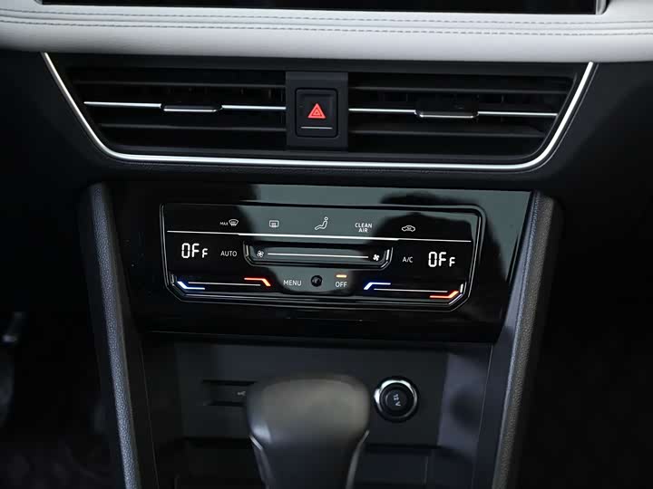 Фото 11 - Volkswagen Tiguan L Pro