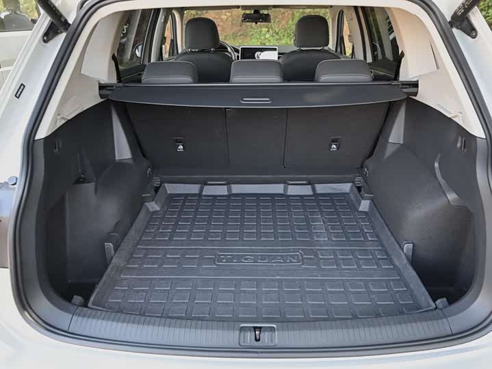 Фото 12 - Volkswagen Tiguan L Pro