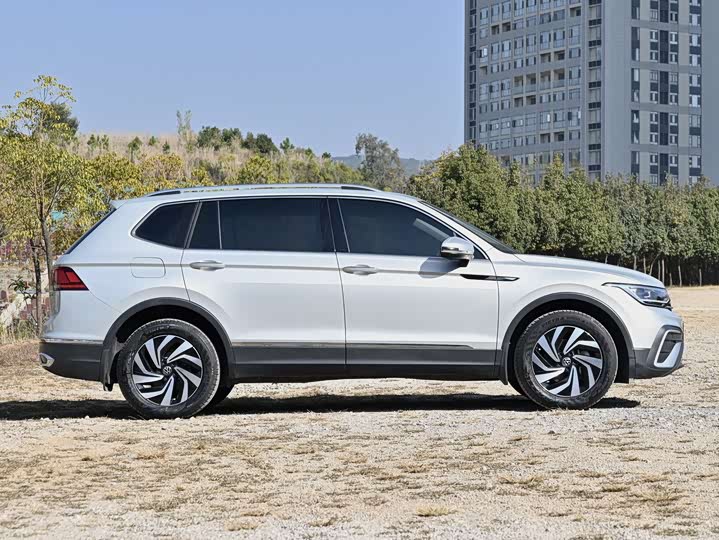 Фото 17 - Volkswagen Tiguan L Pro