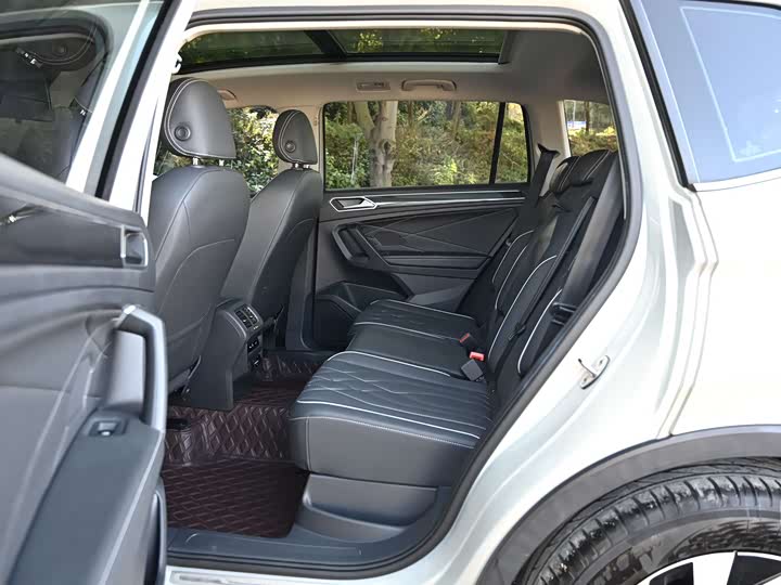 Фото 5 - Volkswagen Tiguan L Pro