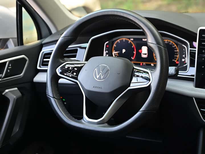 Фото 8 - Volkswagen Tiguan L Pro