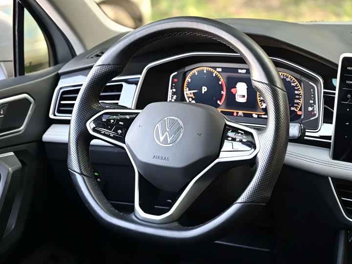 Фото 9 - Volkswagen Tiguan L Pro