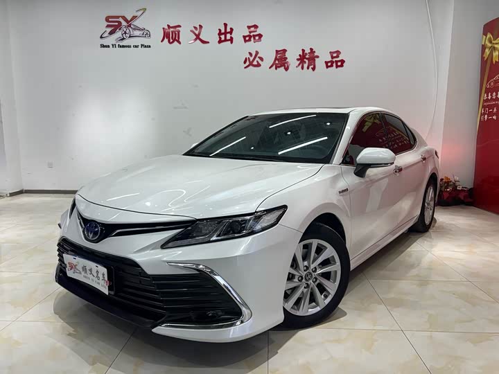 Фото 1 - Toyota Camry
