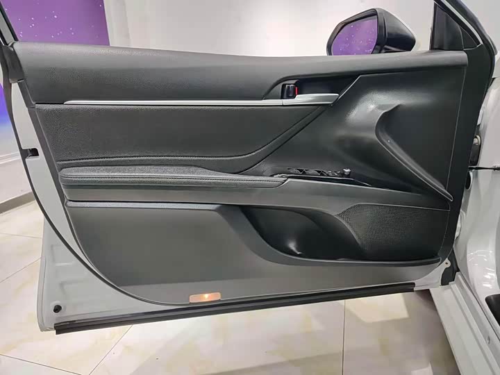 Фото 11 - Toyota Camry