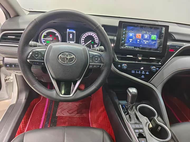 Фото 12 - Toyota Camry