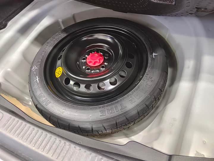 Фото 15 - Toyota Camry