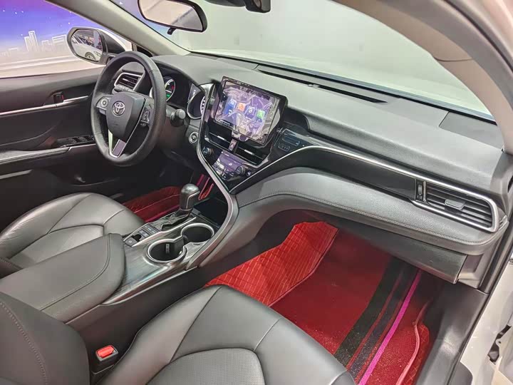 Фото 19 - Toyota Camry