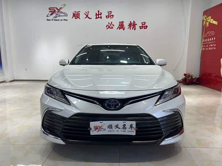 Фото 3 - Toyota Camry