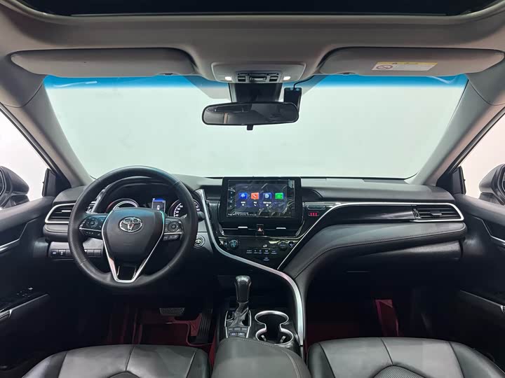 Фото 7 - Toyota Camry