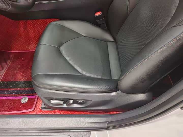 Фото 9 - Toyota Camry