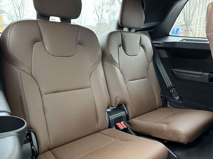 Фото 10 - Volvo XC90