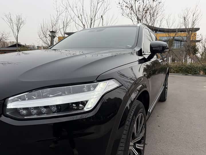 Фото 13 - Volvo XC90