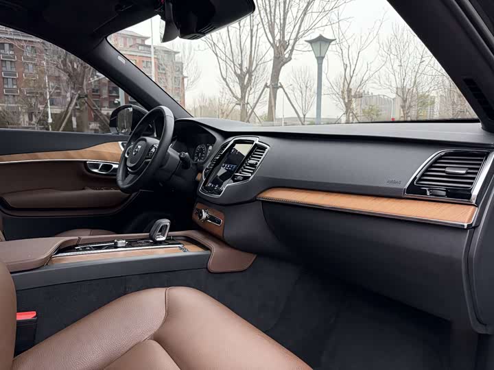 Фото 14 - Volvo XC90