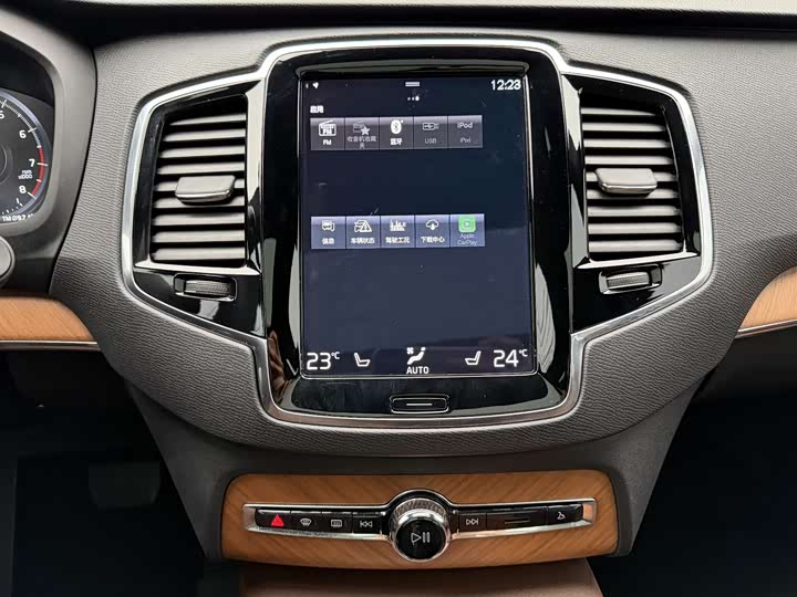 Фото 15 - Volvo XC90