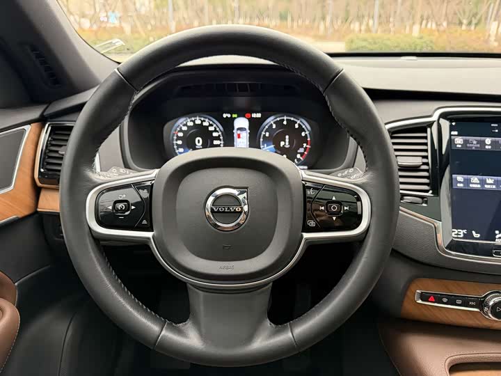 Фото 17 - Volvo XC90