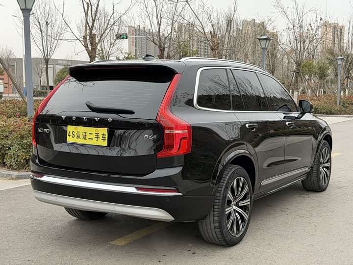 Фото 21 - Volvo XC90