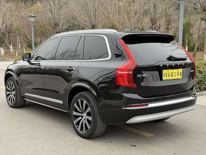 Фото 25 - Volvo XC90