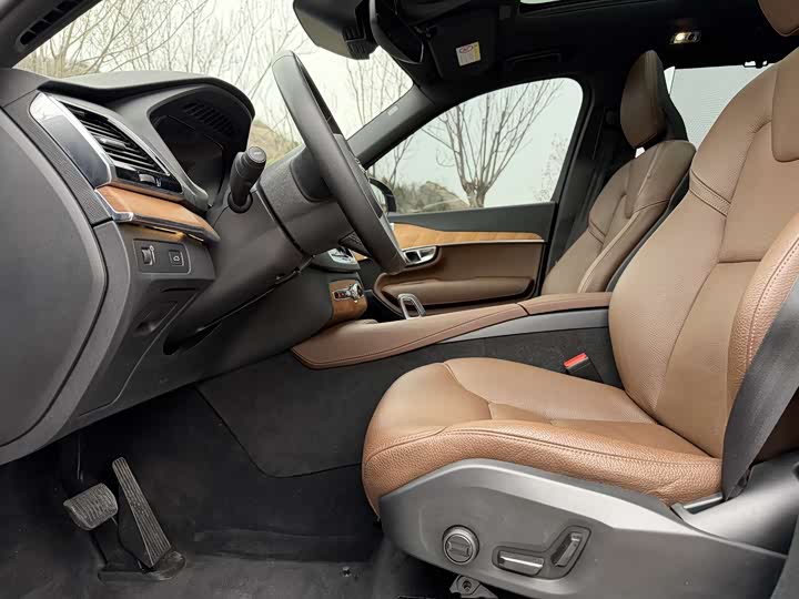 Фото 4 - Volvo XC90