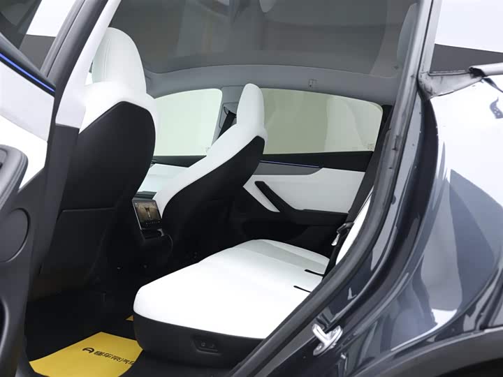 Photo 13 - Tesla Model Y