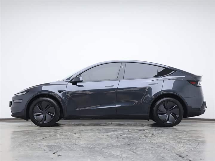 Photo 5 - Tesla Model Y