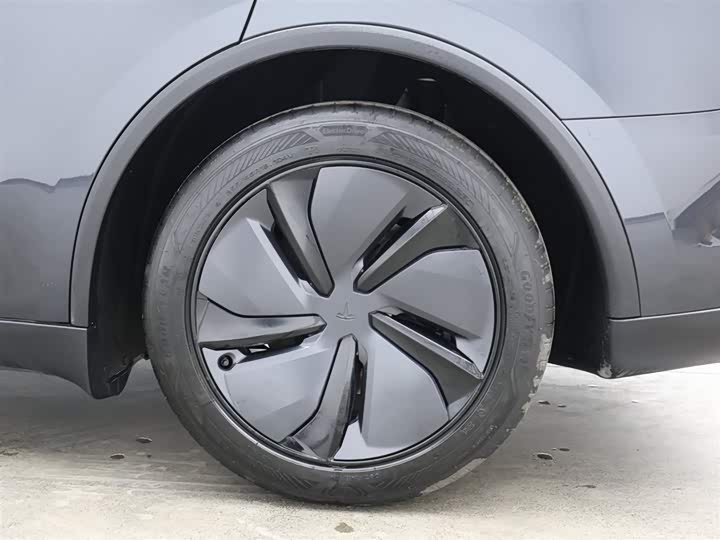 Photo 9 - Tesla Model Y