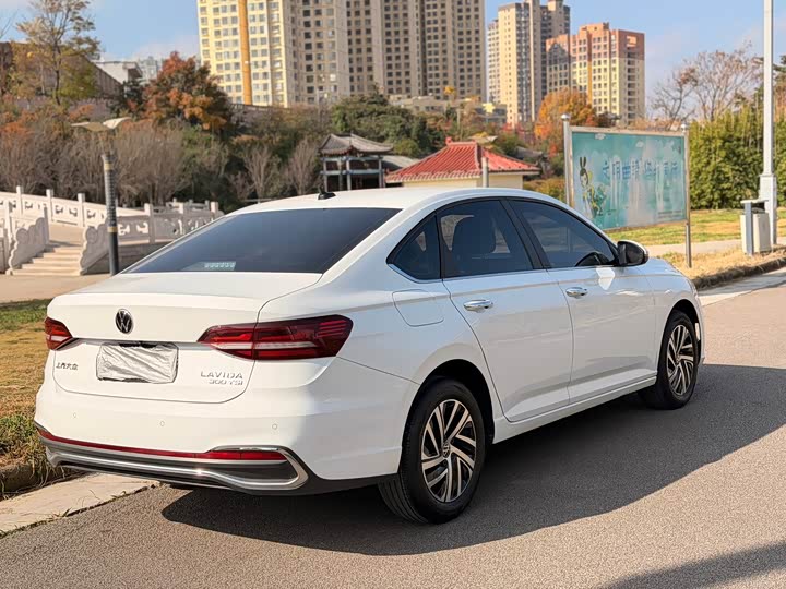 Фото 4 - Volkswagen Lavida