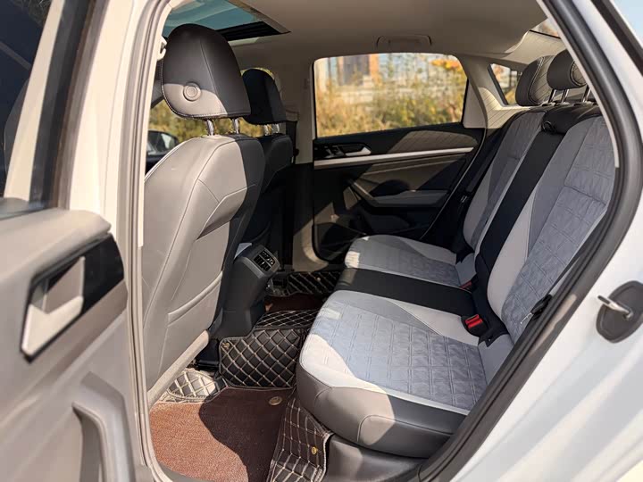 Фото 9 - Volkswagen Lavida