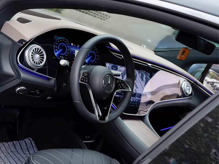 Фото 13 - Mercedes-Benz EQS