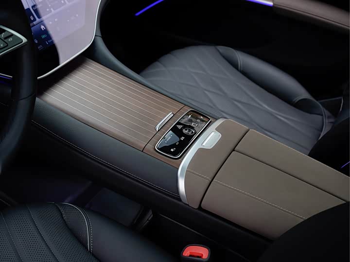 Фото 18 - Mercedes-Benz EQS