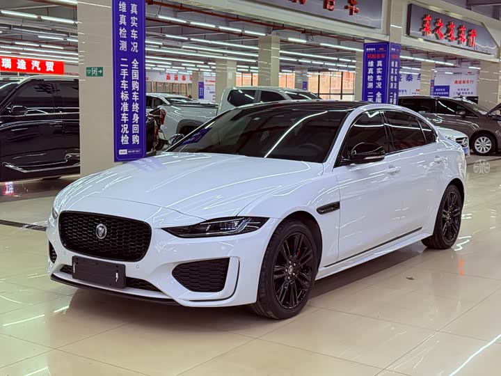 Фото 1 - Jaguar XE L