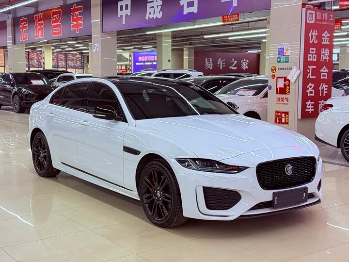Фото 3 - Jaguar XE L