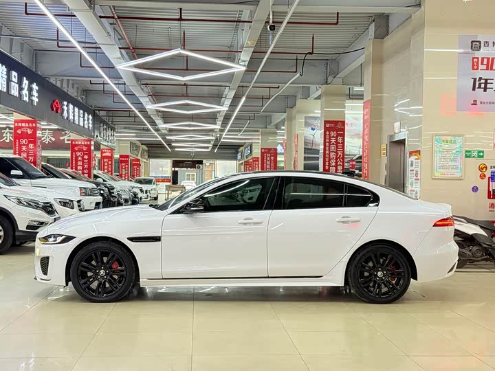 Фото 4 - Jaguar XE L