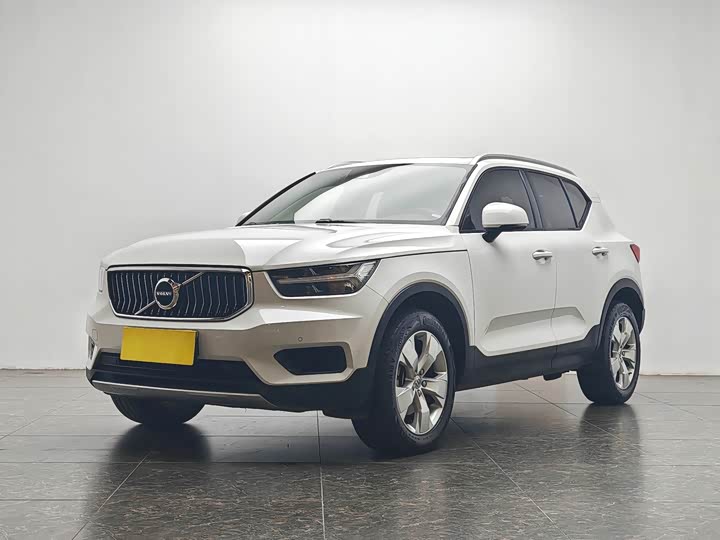 Фото 1 - Volvo XC40