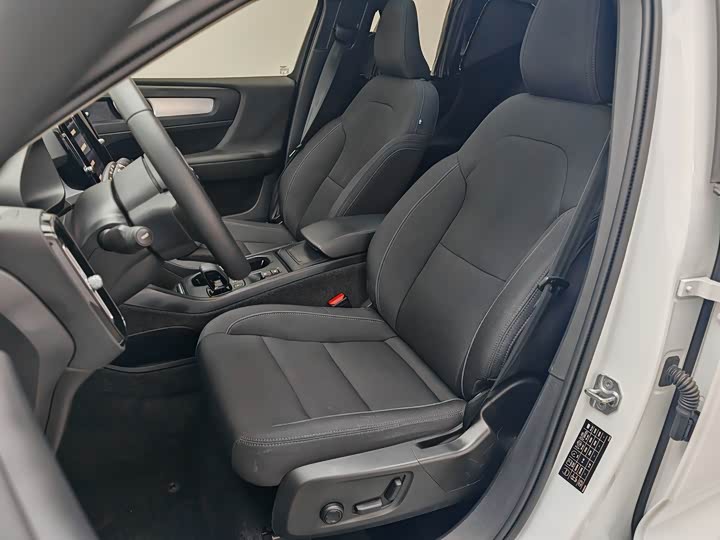 Фото 15 - Volvo XC40