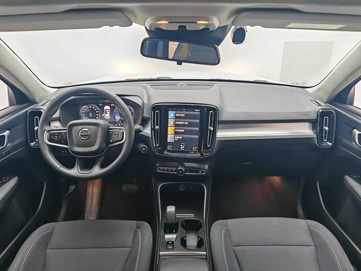 Фото 16 - Volvo XC40