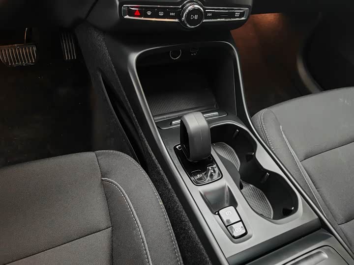 Фото 23 - Volvo XC40