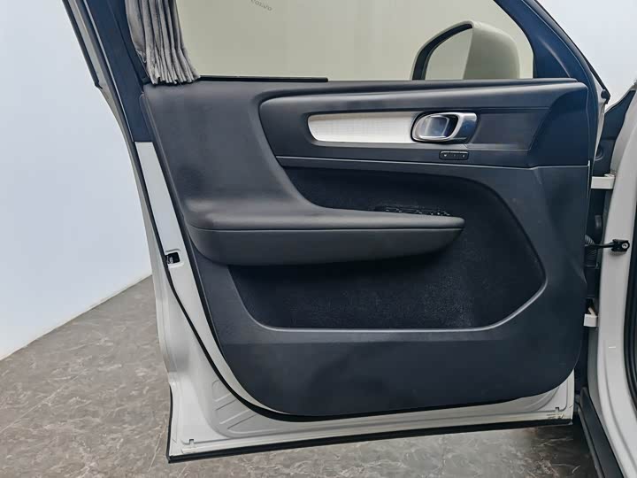 Фото 27 - Volvo XC40