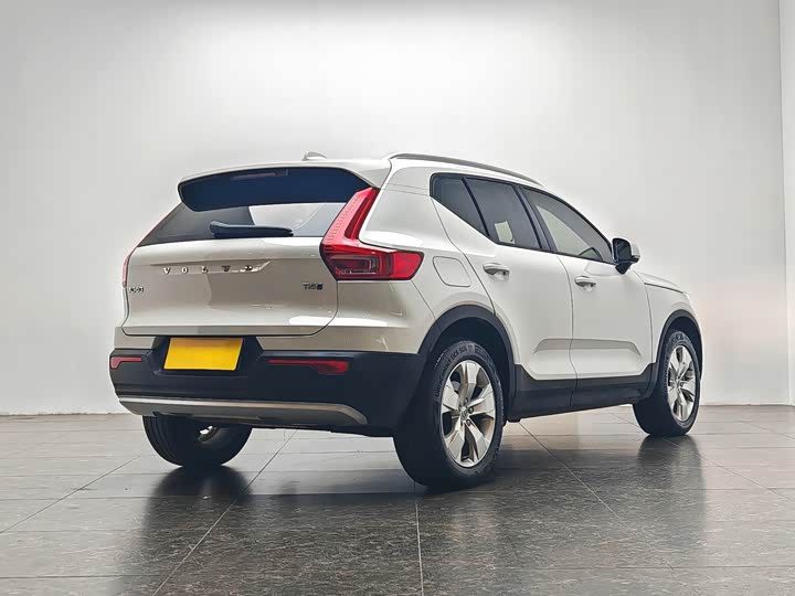 Фото 3 - Volvo XC40