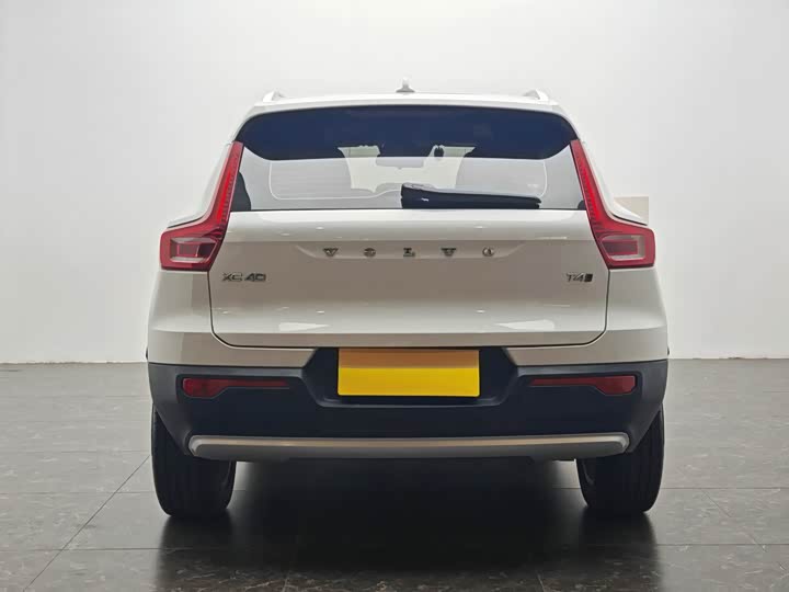 Фото 6 - Volvo XC40