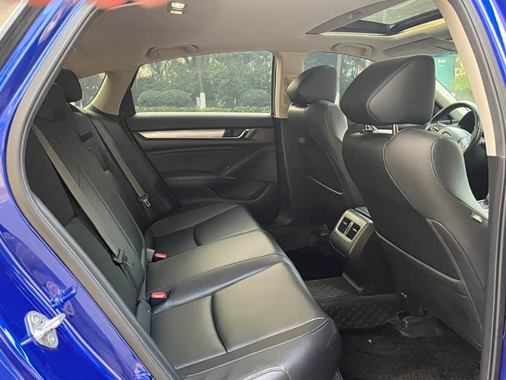 Фото 11 - Honda Accord