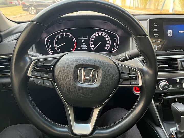 Фото 13 - Honda Accord