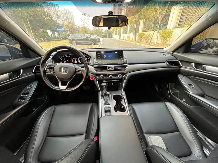 Фото 14 - Honda Accord