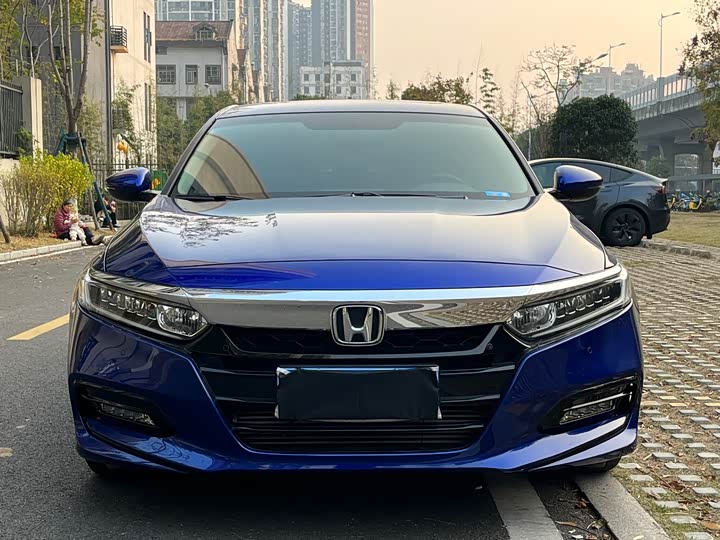 Фото 2 - Honda Accord