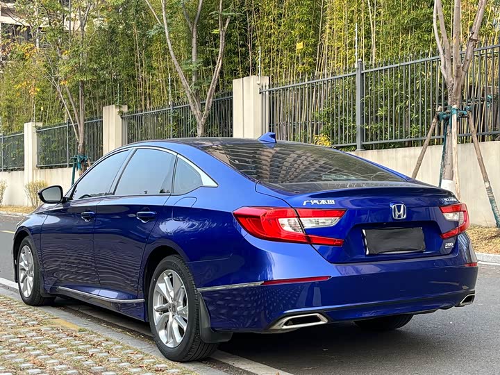 Фото 5 - Honda Accord