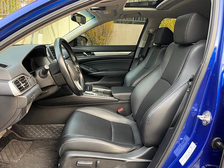 Фото 8 - Honda Accord