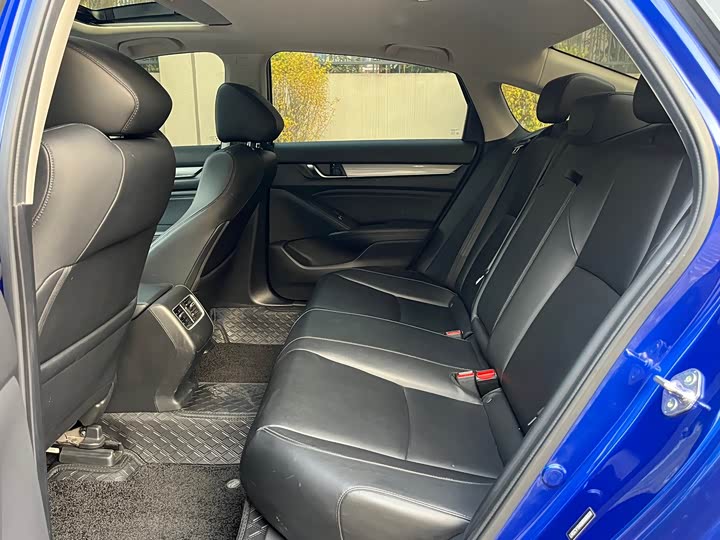 Фото 9 - Honda Accord